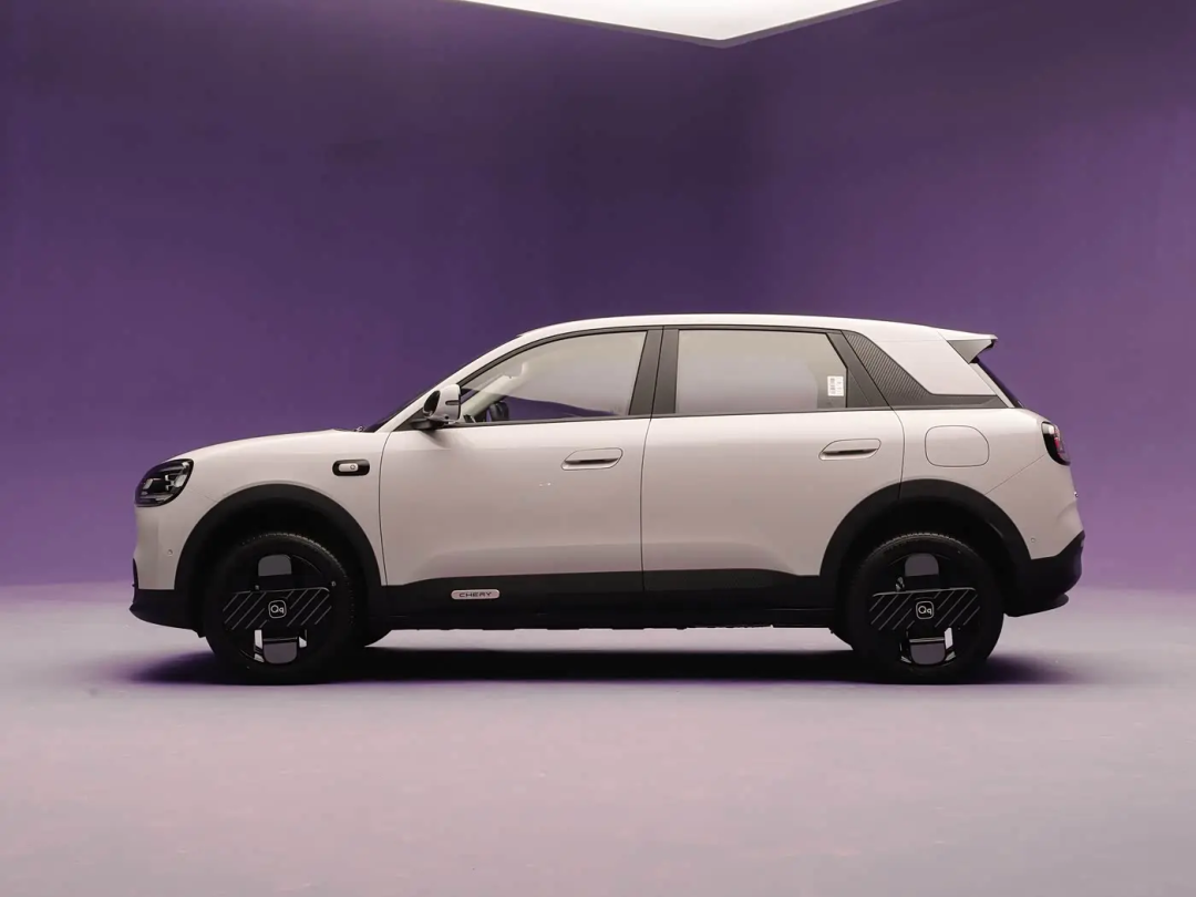 作为对比的奇瑞车型侧面图