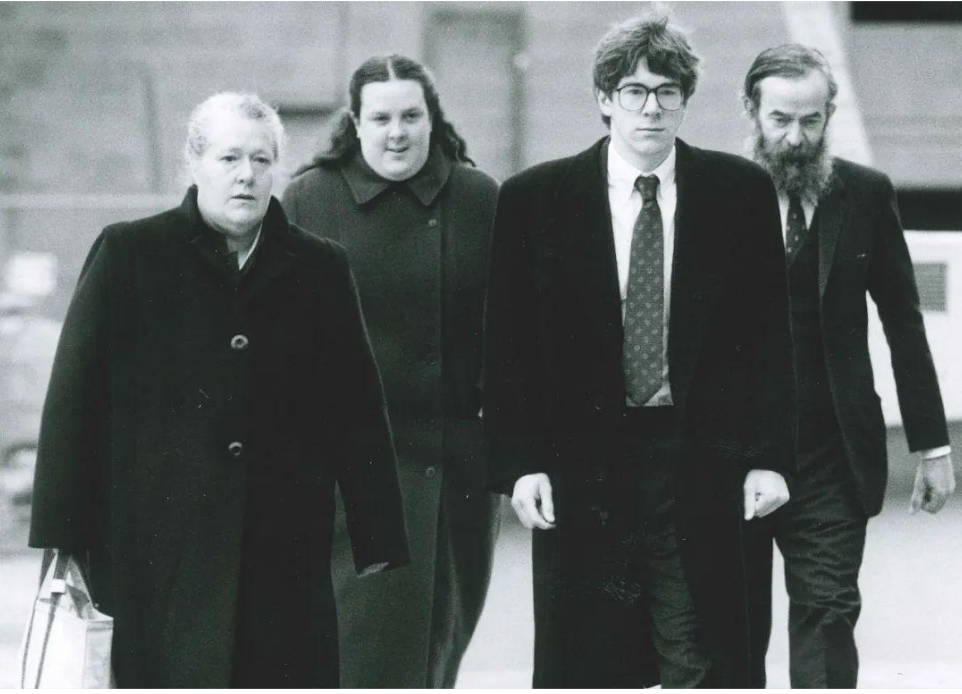 莫里斯一家在应诉