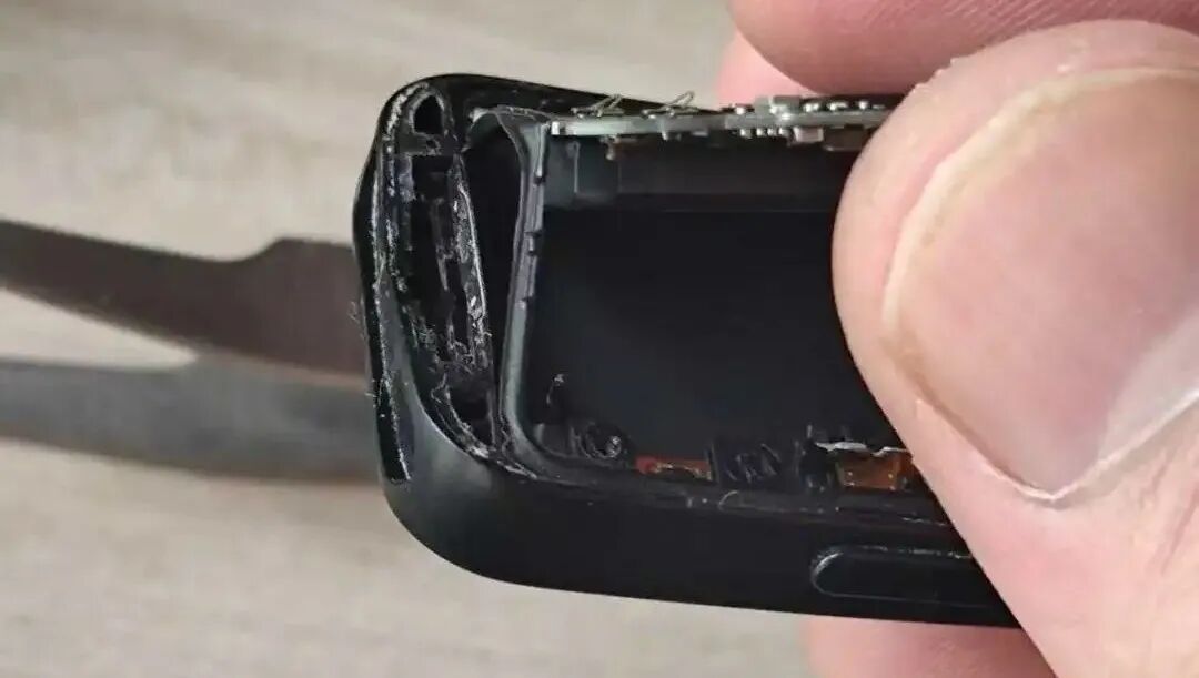 PCB背面大量封胶