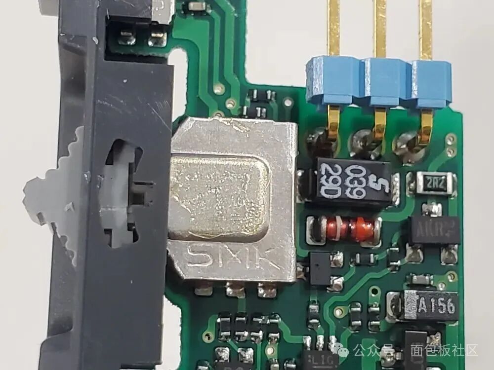 电路板尾部引脚与屏蔽罩