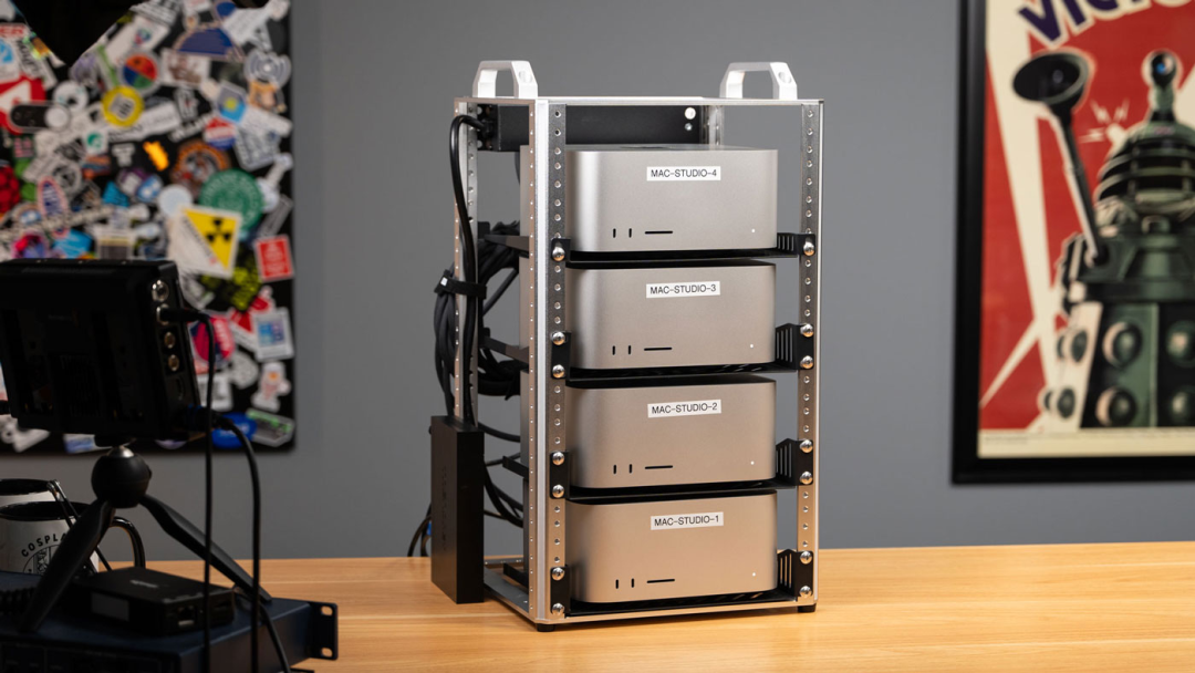 四台堆叠的Mac Studio组成集群
