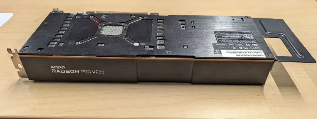 AMD Radeon Pro V620显卡背面细节图