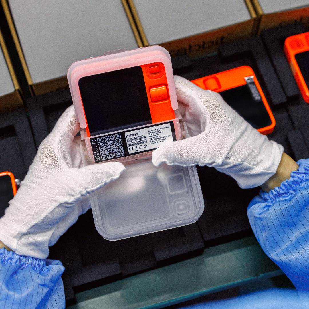 Rabbit R1 产品包装图