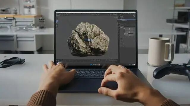 第一人称视角使用 Surface Laptop Ultra 进行 3D 建模