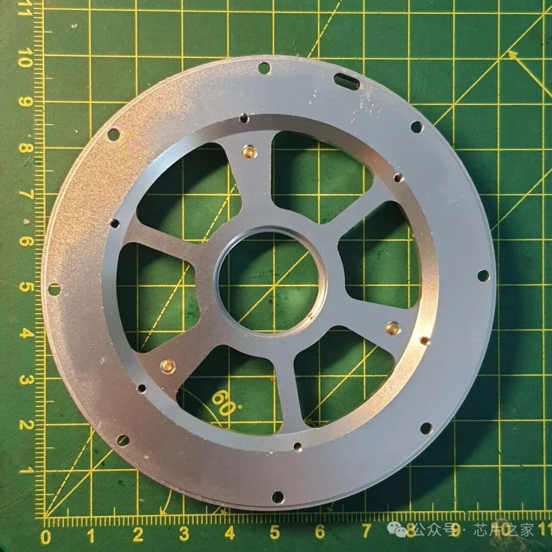 电机顶壳侧视图，可见60°角度标记