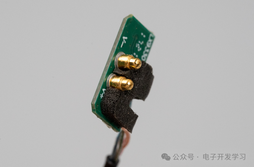 耳机充电弹簧针触点板