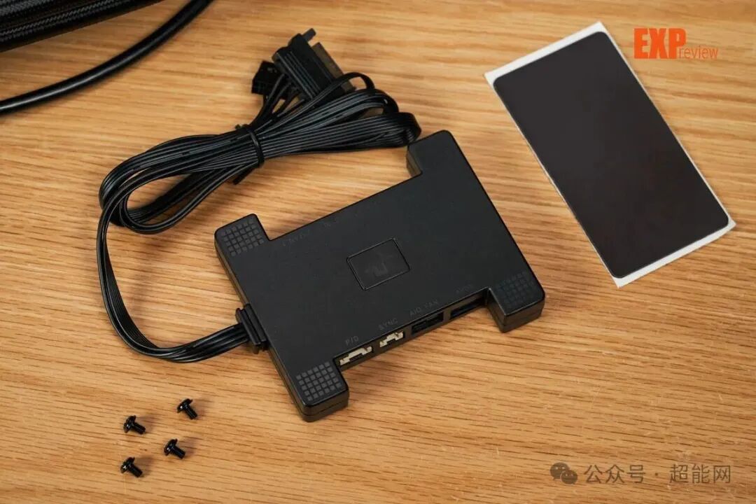 冰暴420 Ultra附带的控制器和配件