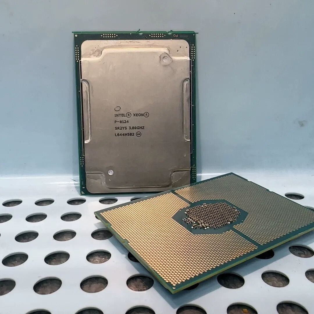 Intel Xeon P-8124 CPU正反面