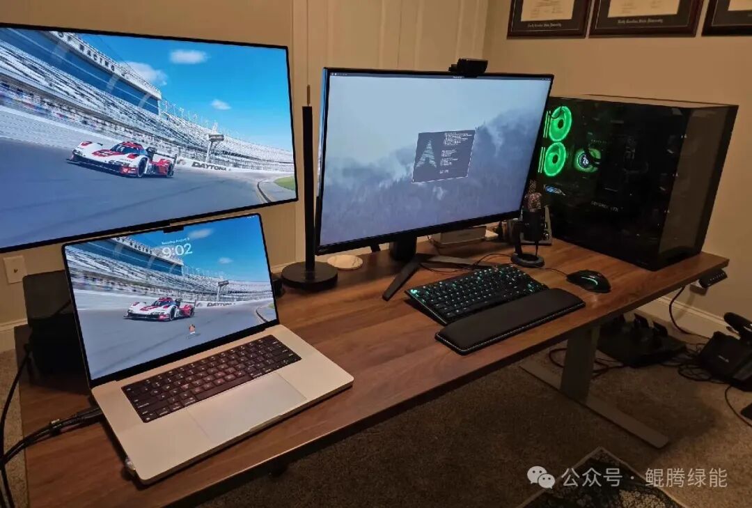 游戏与工作多屏桌面场景