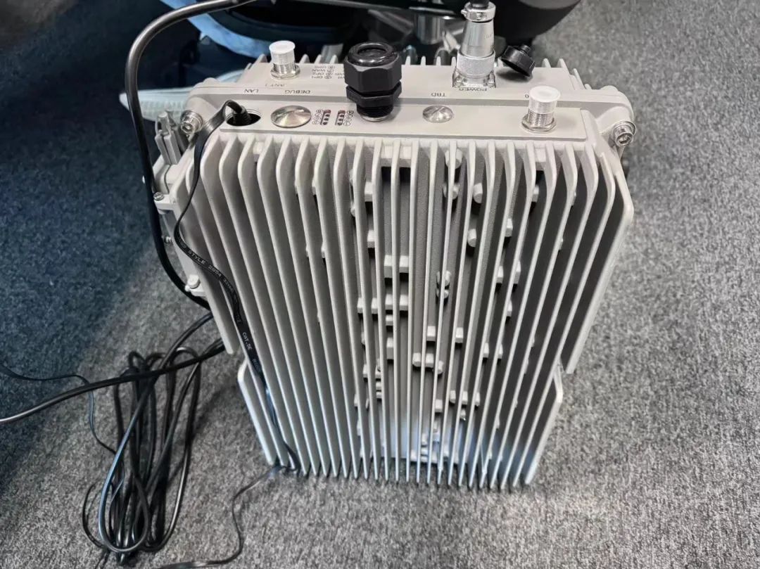 USRP B210 SDR开发板实物图