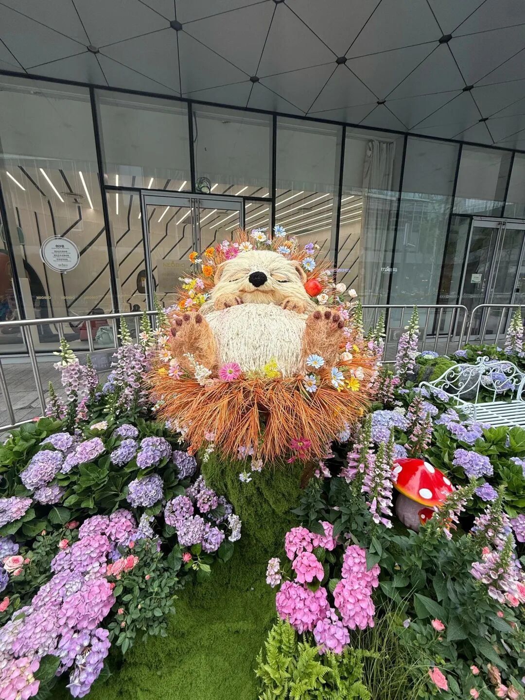 微笑刺猬花艺雕塑