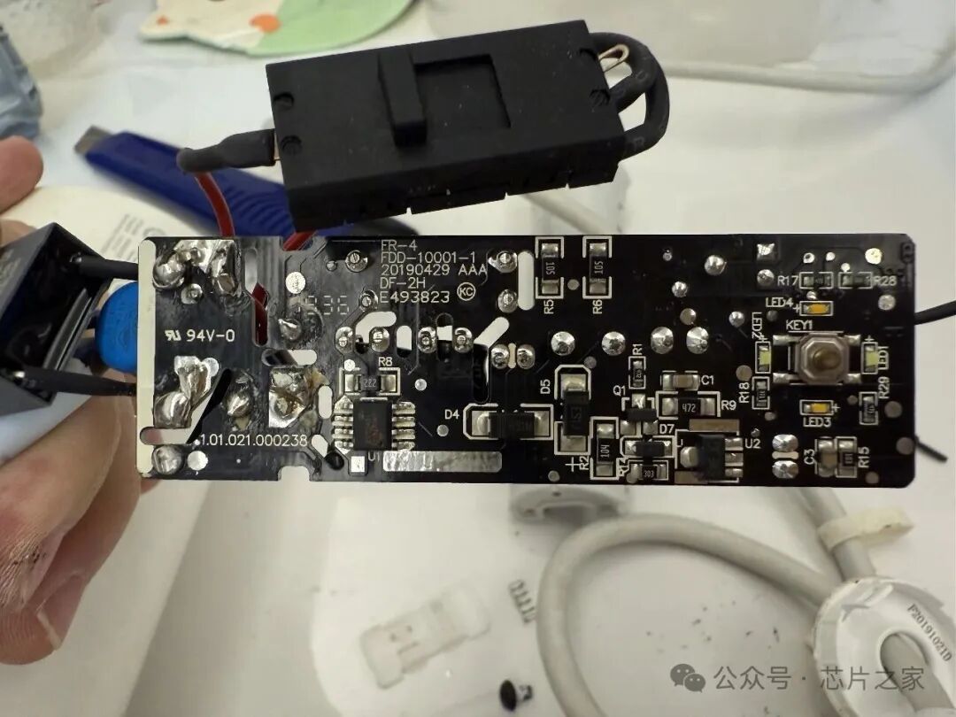 米家吹风筒内部整体布局