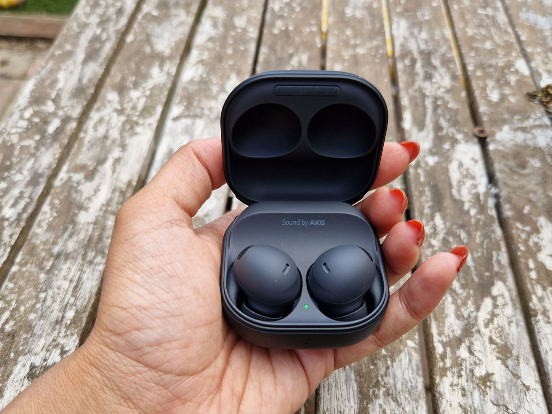 AKG 蓝牙无线耳机与充电盒