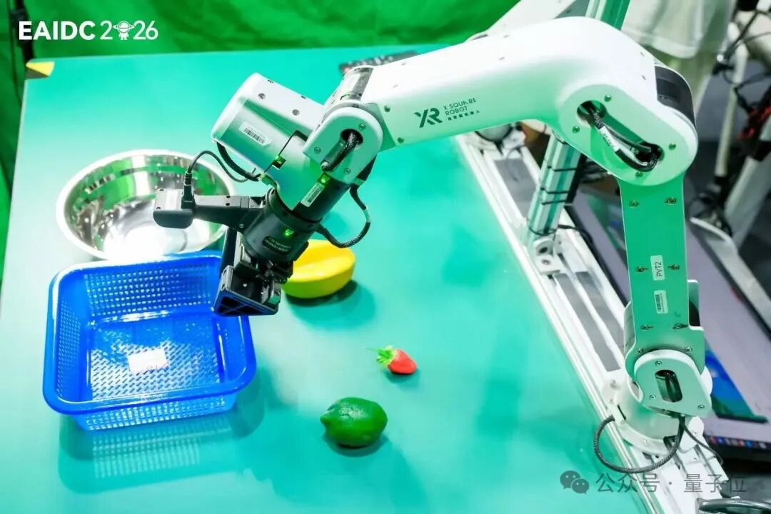 机器人识别并分拣桌面上的水果