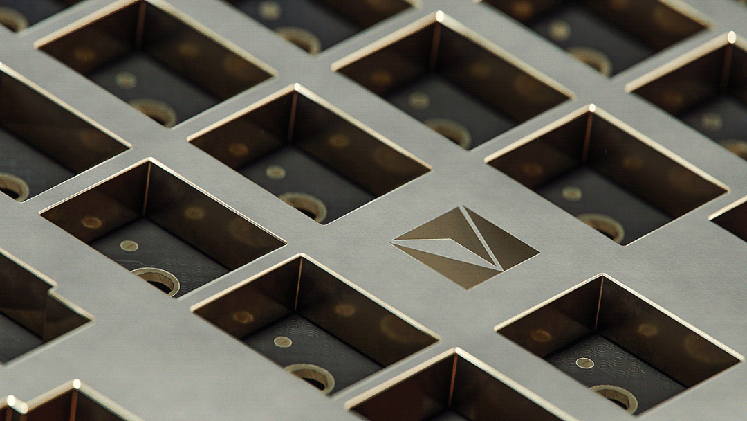 金属质感网格结构特写