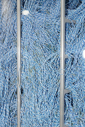 早期计算机内部复杂的线缆连接