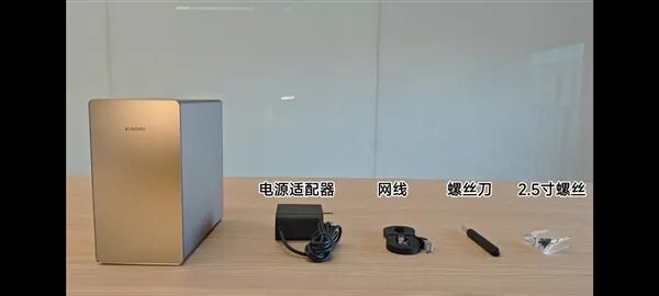 小米智能存储 全部配件 电源 网线 螺丝刀 螺丝