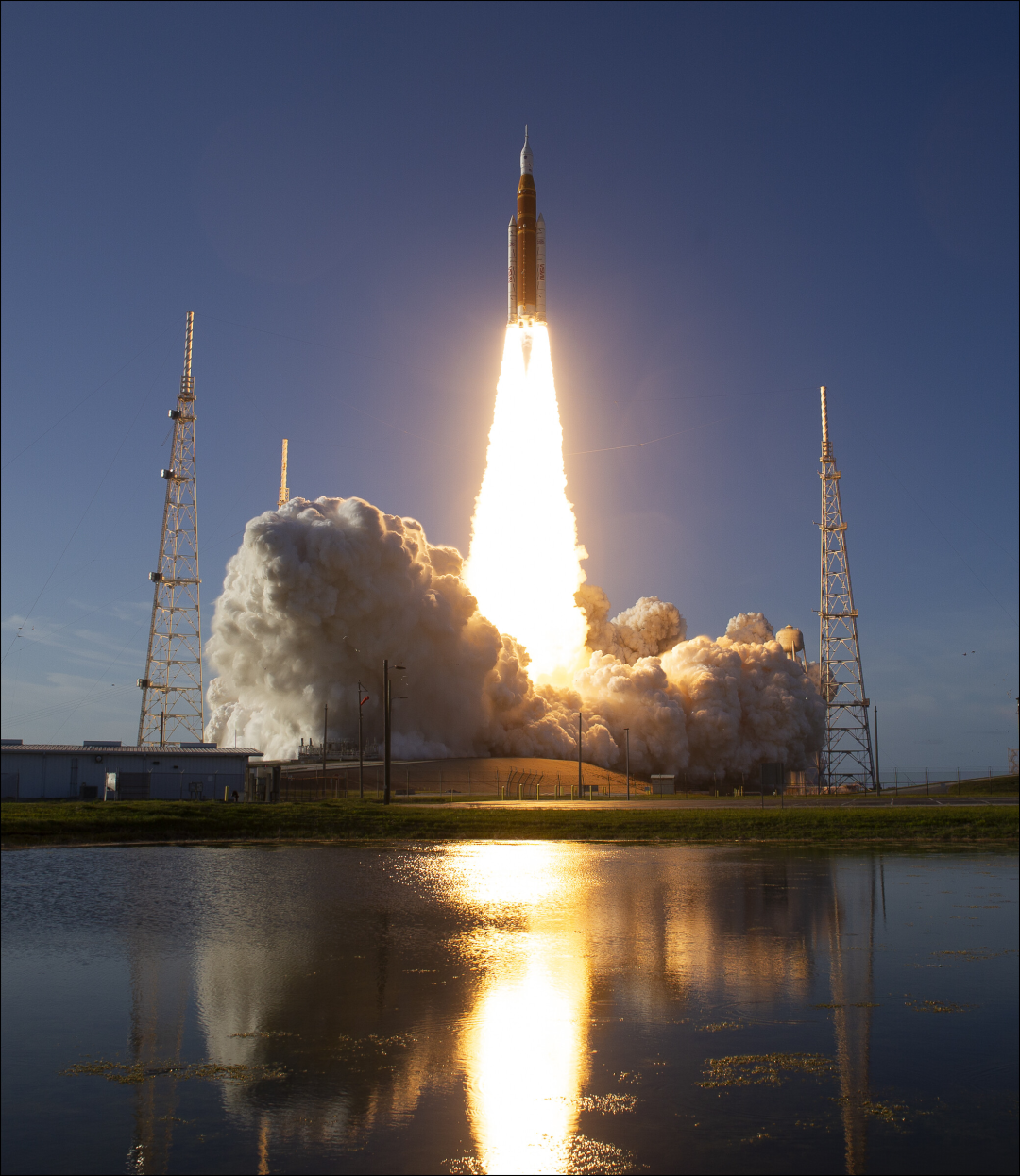 SLS火箭发射升空