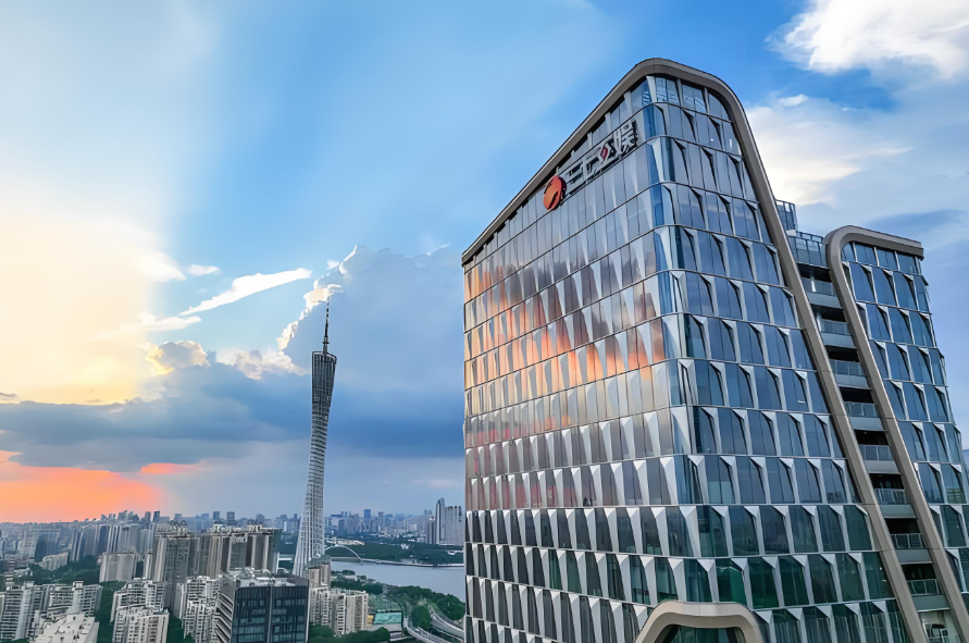三七互娱总部大楼与广州塔同框