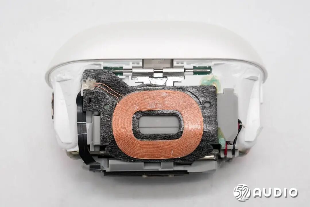 座舱背面无线充电接收线圈