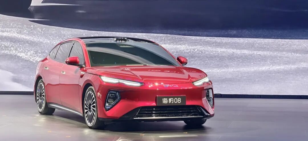 比亚迪海豹08轿车外观图