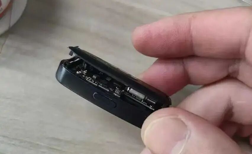 滑动镊子分离后盖