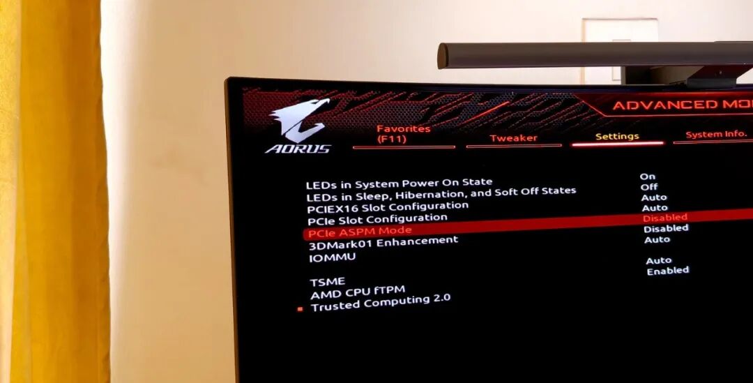 技嘉主板BIOS高级设置界面,高亮显示PCIe ASPM Mode选项为Disabled