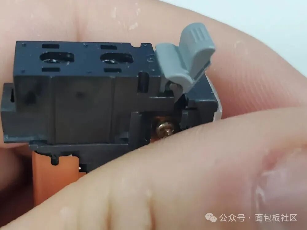 光纤接口快速锁定机构特写