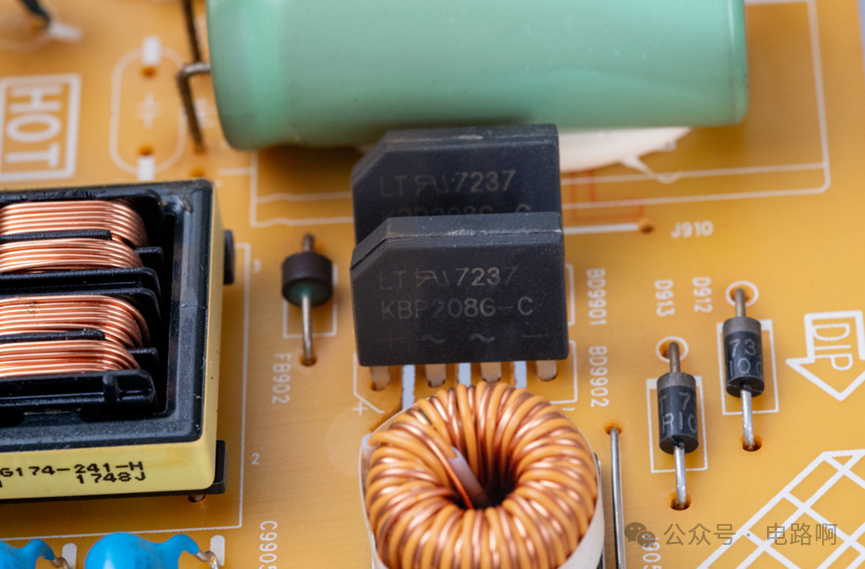 并联的整流桥堆特写