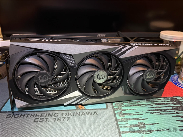 MSI GeForce RTX 4080显卡侧面特写