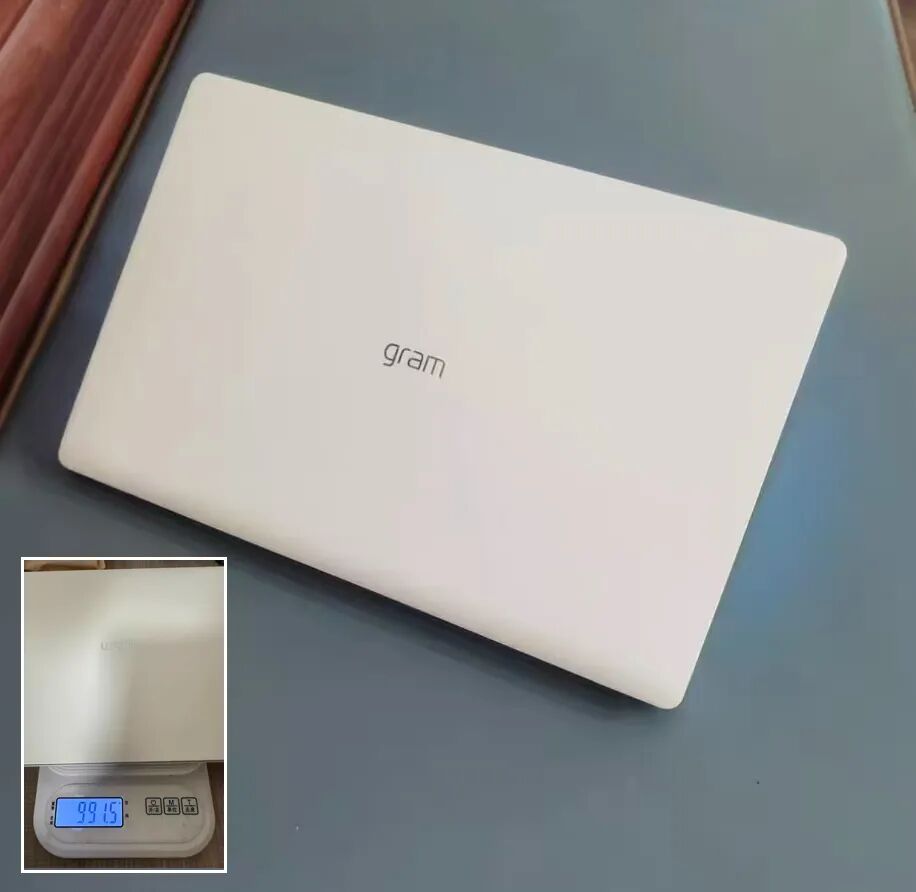 LG Gram 侧面视图