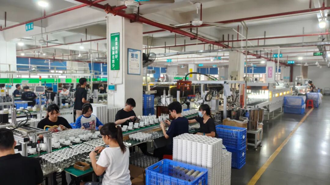 新拼姆整合供应链,工厂流水线作业