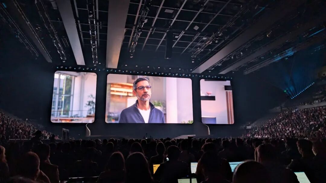 Google I/O 2024 现场，Sundar Pichai 发表主题演讲
