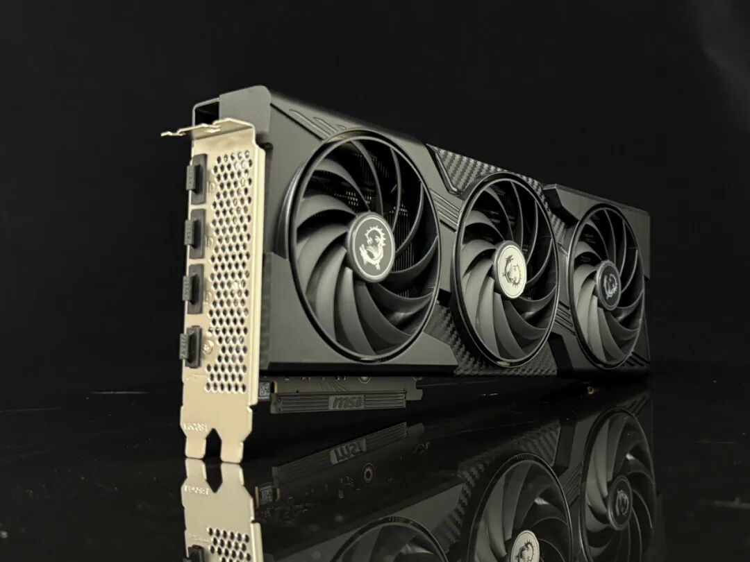 微星三风扇显卡产品图