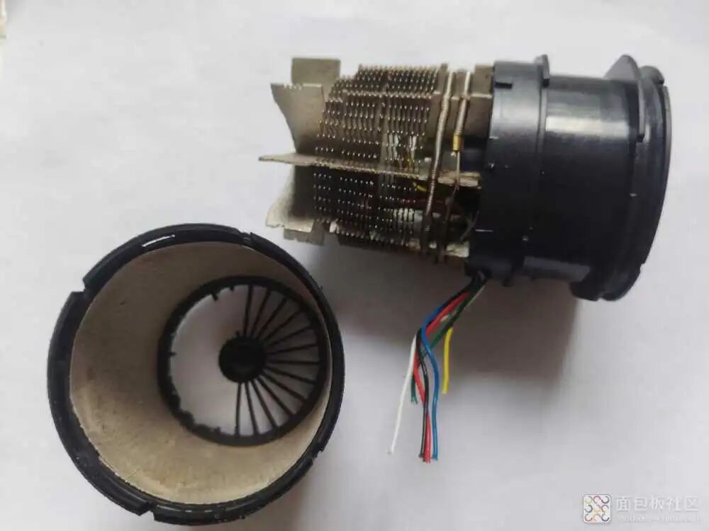 拆下隔热环后的云母发热丝骨架
