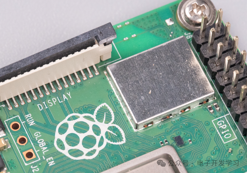 树莓派标志与无线模块