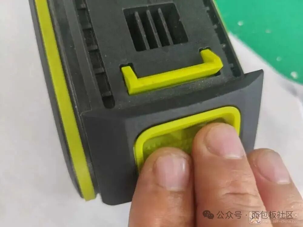 电池包安装卡扣特写