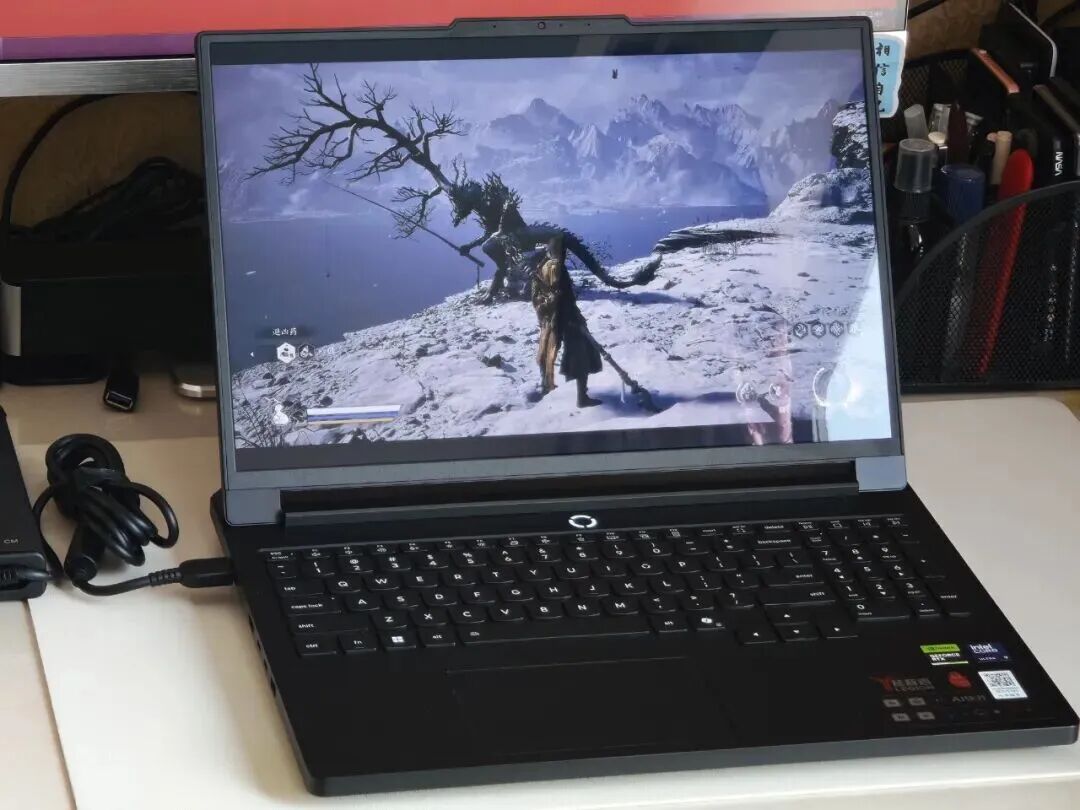 拯救者Y9000P运行游戏画面