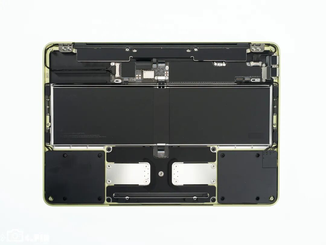MacBook Neo内部结构拆机图