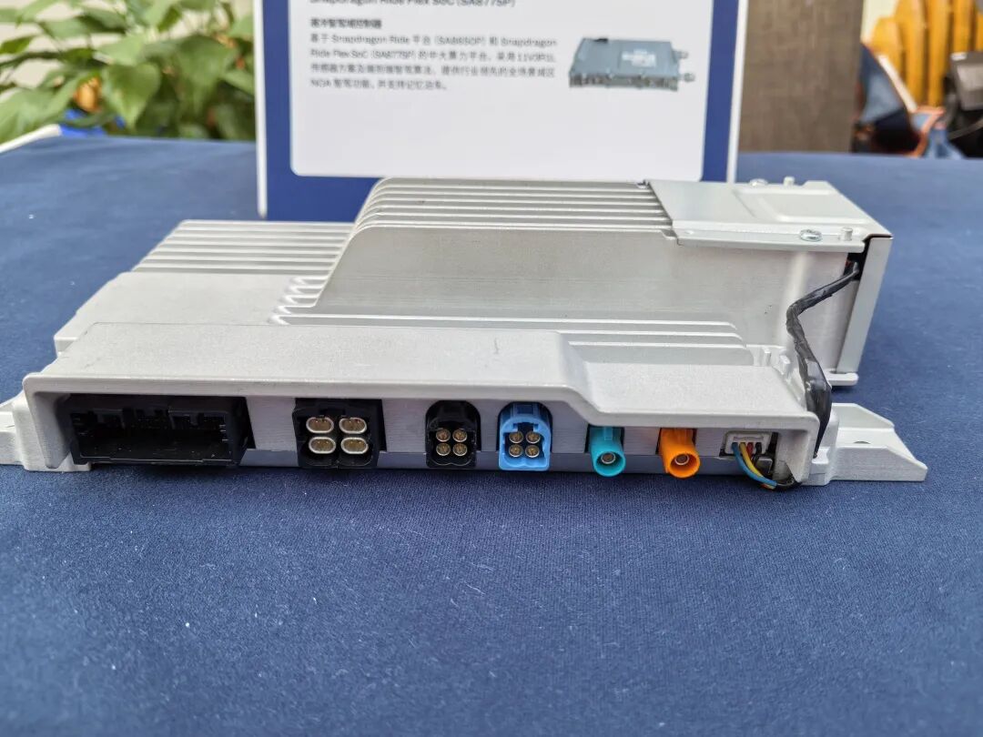 基于SA8775P的汽车电子ECU实物