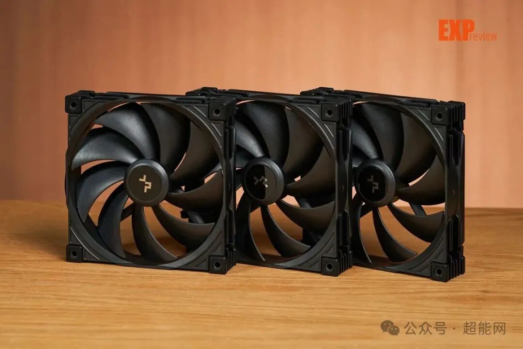冰暴420 Ultra的三把14030规格风扇