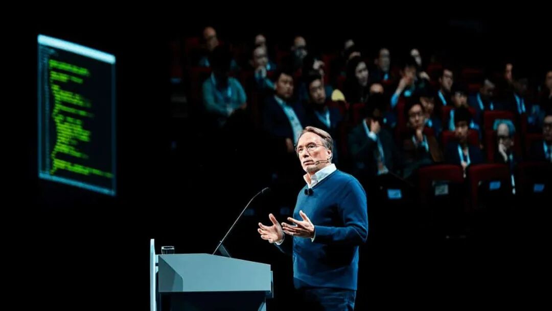 Linus Torvalds 在演讲中介绍技术