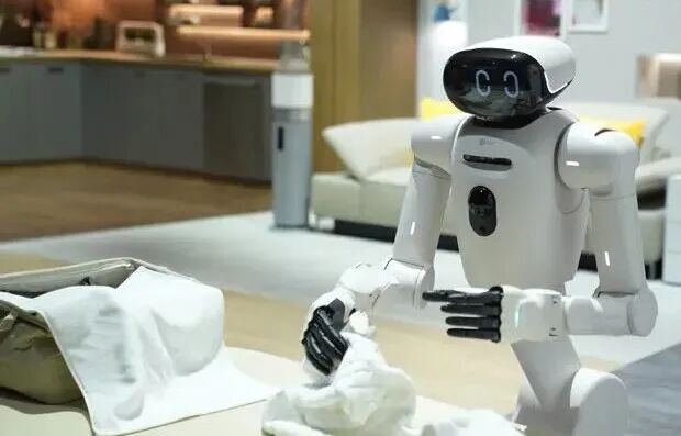 机器人在厨房工作