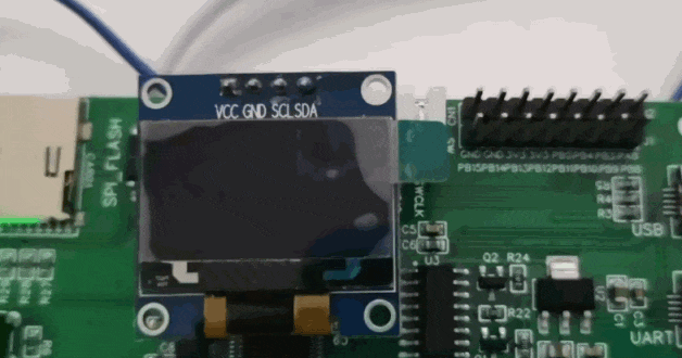 蛇上下移动时显示异常，变成“斑马线”