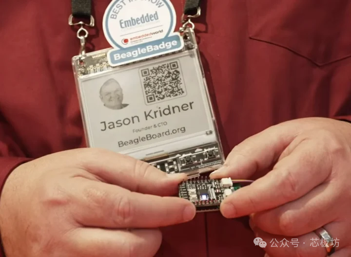 Jason Kridner在展会上展示BeagleConnect相关开发板
