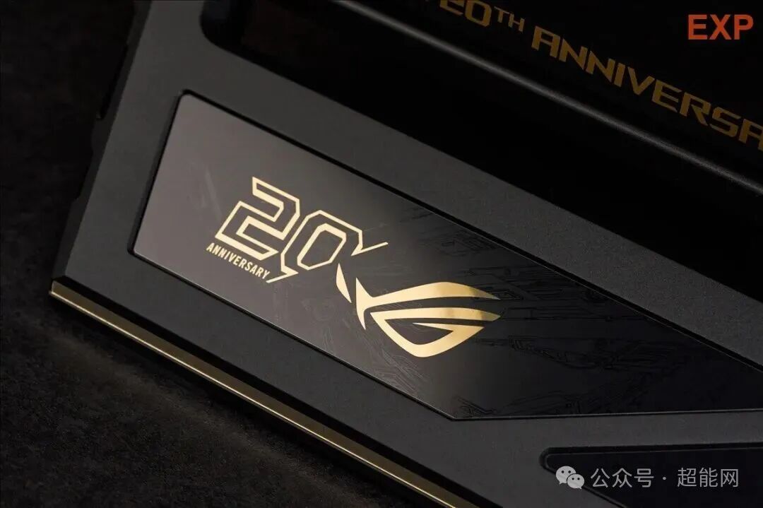 ROG 20周年纪念内存条特写