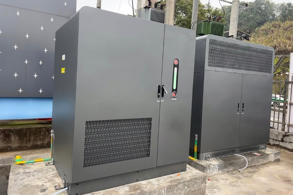 比亚迪闪充站储能柜实拍图