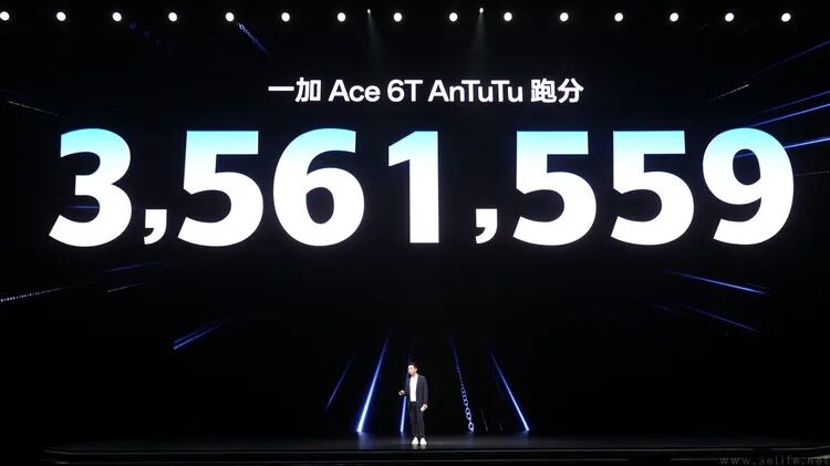 一加Ace 6T在发布会展示安兔兔跑分356万
