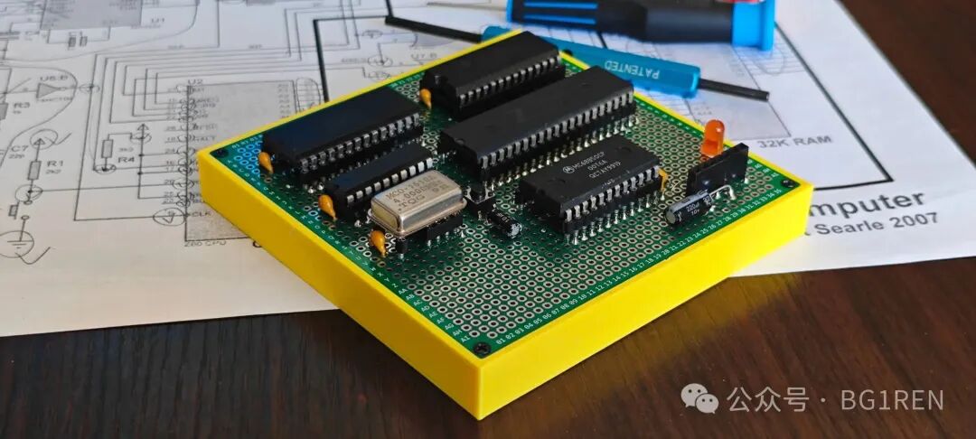 组装完成的Z80单板计算机与3D打印底座