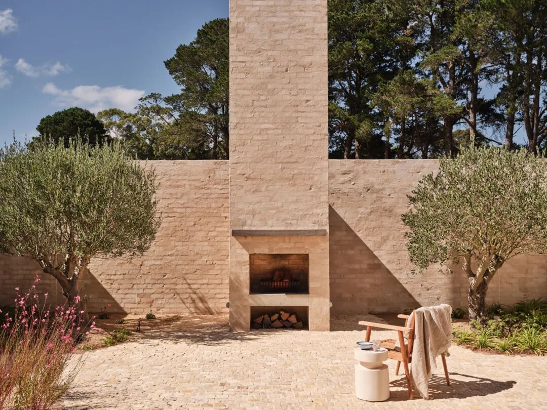 庭院壁炉与休憩区